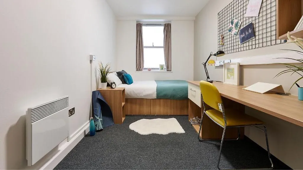 For Students Only Host Northernhay House Exeter بيت شباب