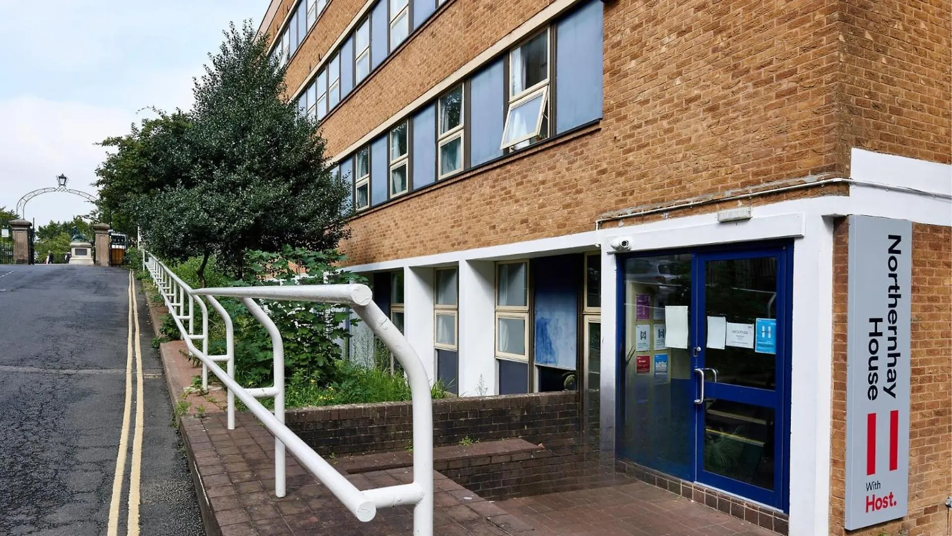 بيت شباب For Students Only Host Northernhay House Exeter